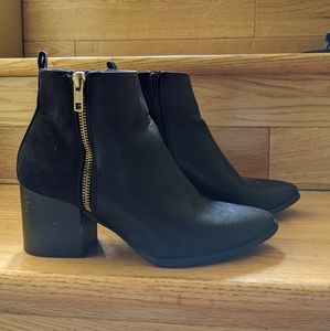 Avery & Sage zip up booties